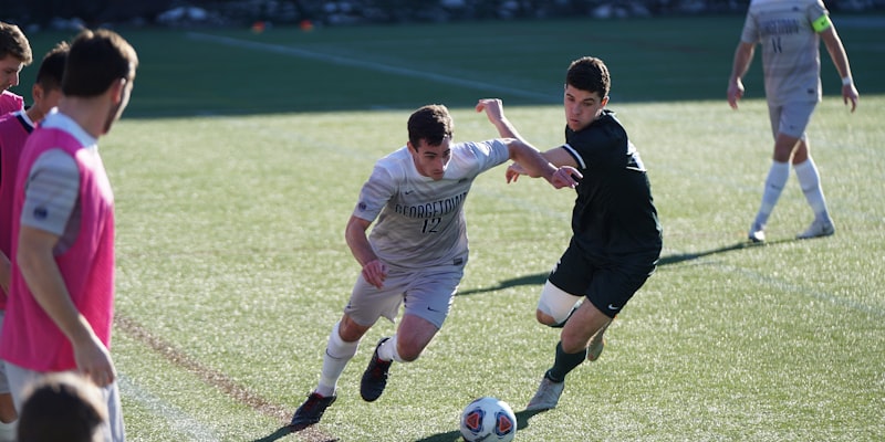 欧洲冠军联赛决赛现场全景 - 绿茵场与璀璨灯光下的足球盛宴